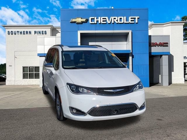 2019 Chrysler Pacifica Limited's photo