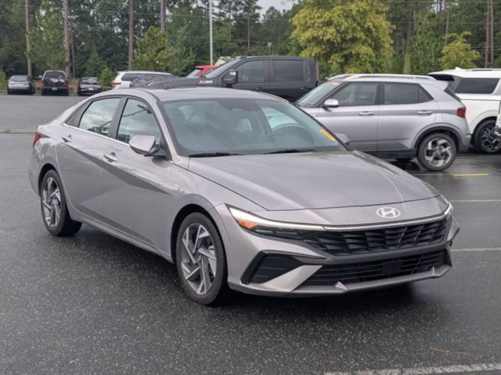 Used 2025 Hyundai Elantra SEL Convenience Sedan