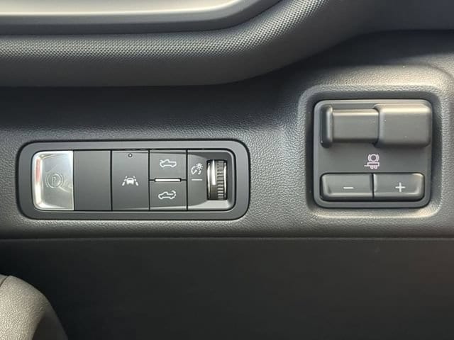 2025 Chevrolet Silverado EV LT - Photo 20