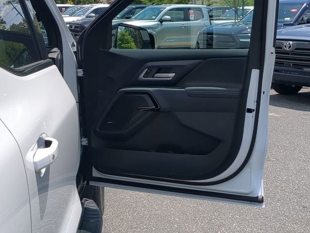 2025 Chevrolet Silverado EV LT - Photo 43