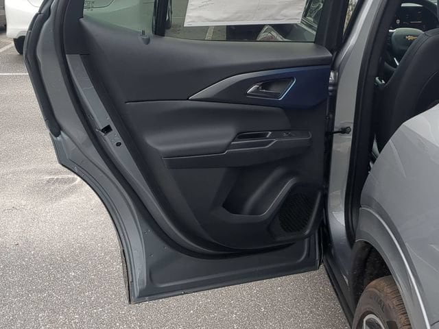 2025 Chevrolet Equinox EV LT - Photo 31
