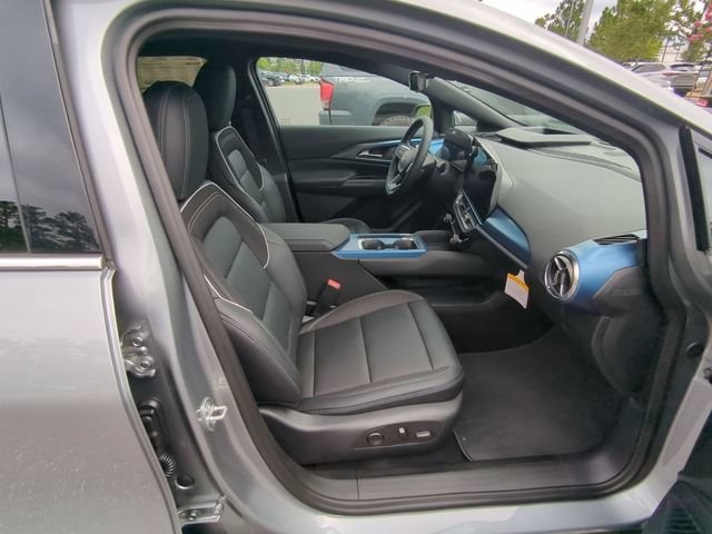 2025 Chevrolet Equinox EV LT - Photo 40