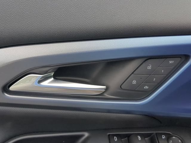 2025 Chevrolet Equinox EV LT - Photo 16