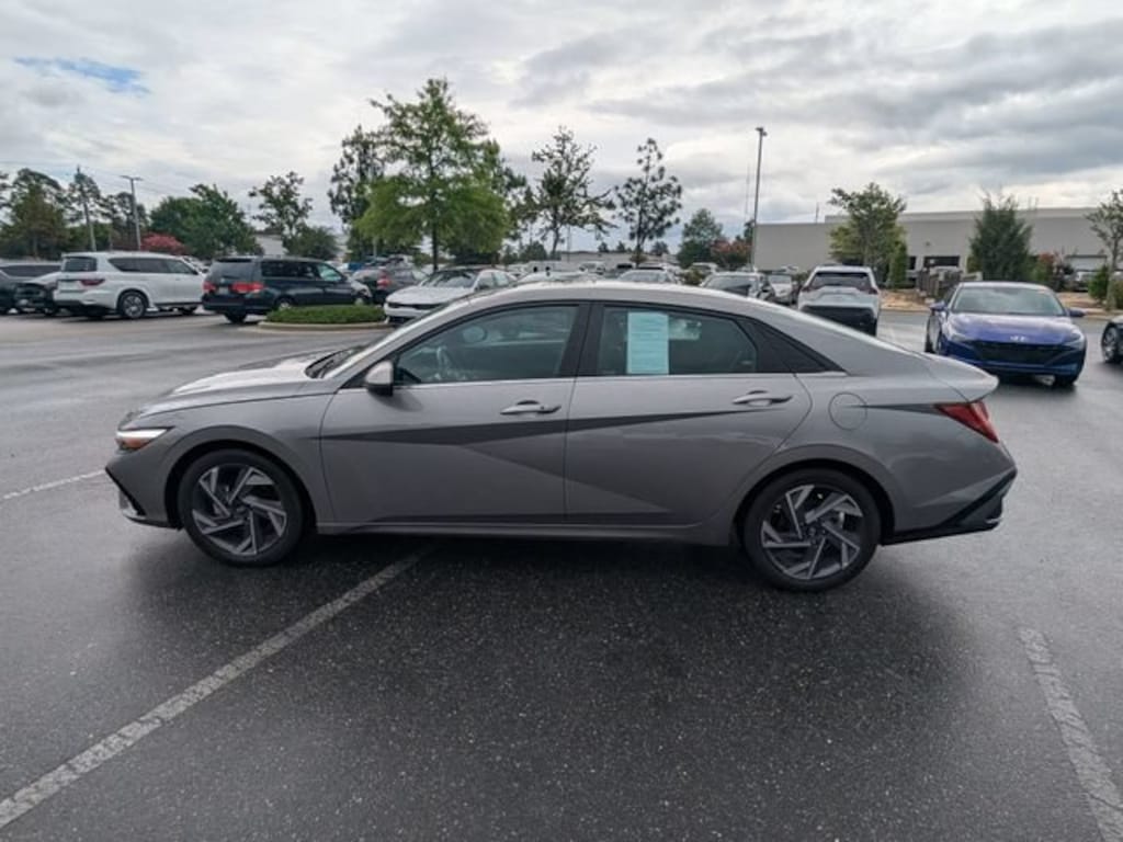 Used 2025 Hyundai Elantra SEL Convenience Sedan