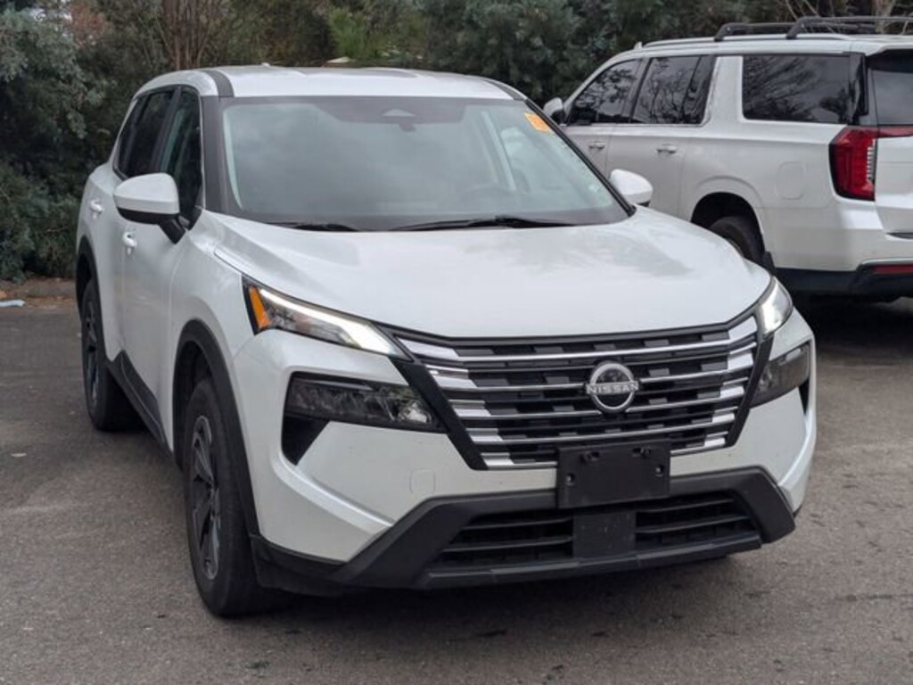 Used 2024 Nissan Rogue SV SUV