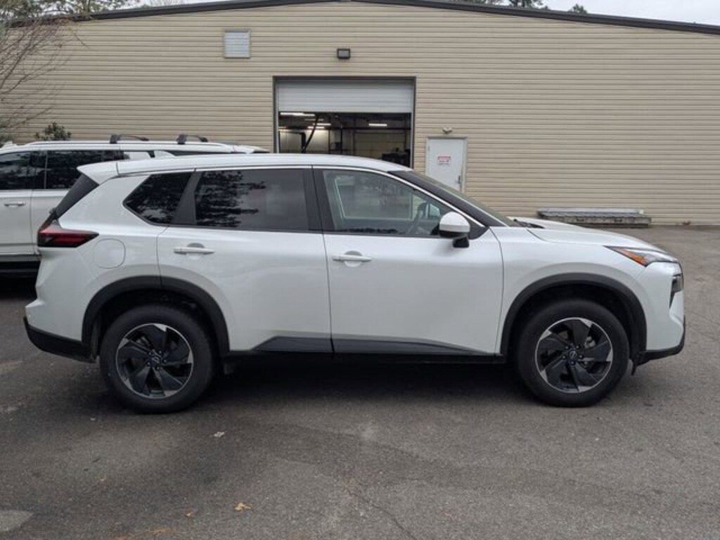 Used 2024 Nissan Rogue SV SUV