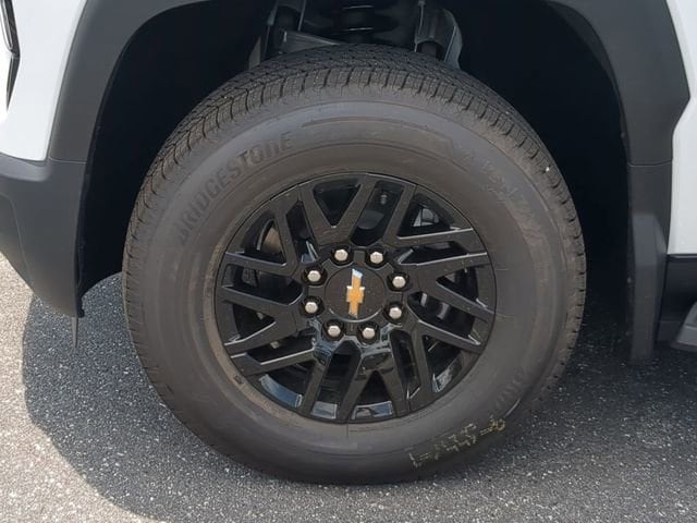 2025 Chevrolet Silverado EV LT - Photo 18