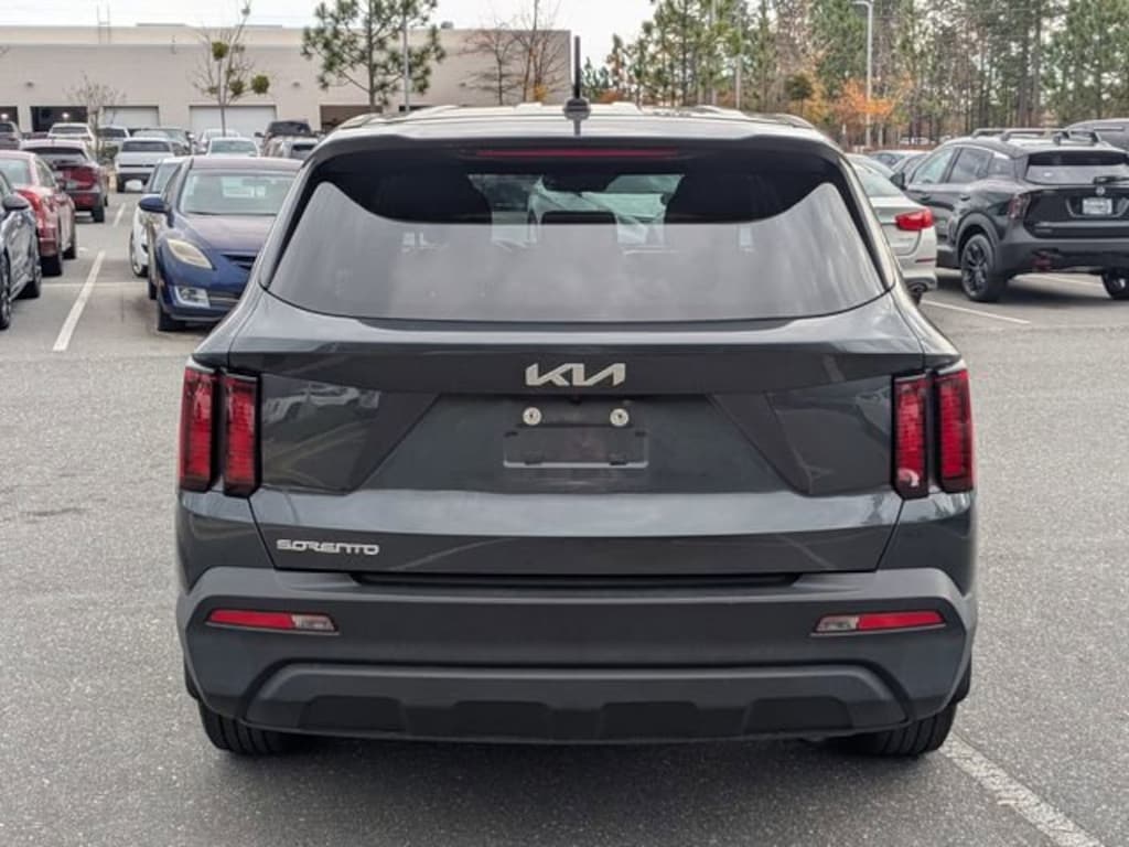 Used 2023 Kia Sorento LX