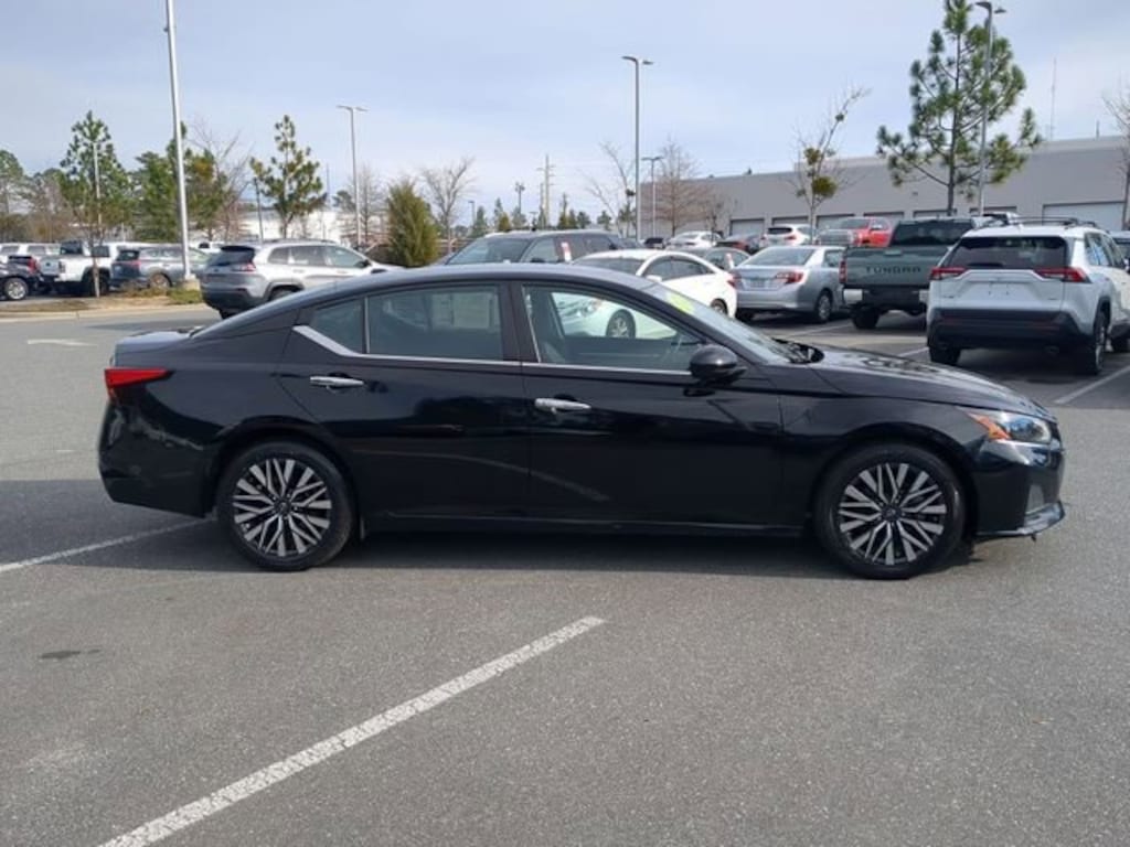 Used 2023 Nissan Altima 2.5 SV Sedan