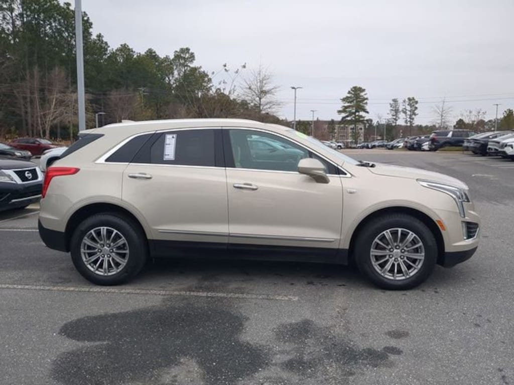 Used 2017 CADILLAC XT5 Luxury FWD SUV
