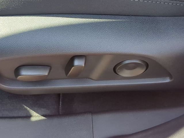 2027 Chevrolet Equinox LT - Photo 19