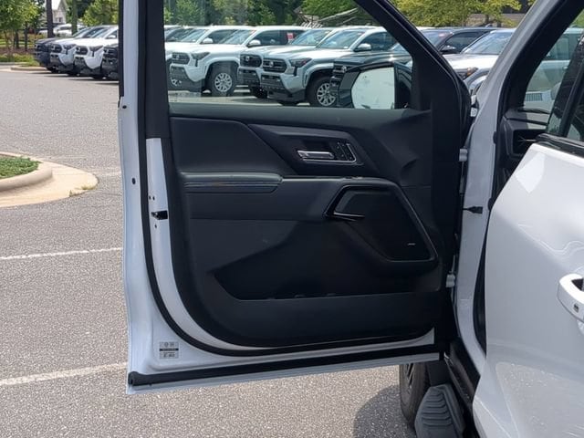 2025 Chevrolet Silverado EV LT - Photo 15