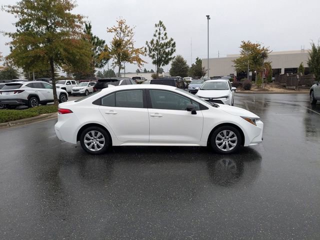2024 Toyota Corolla LE photo 2