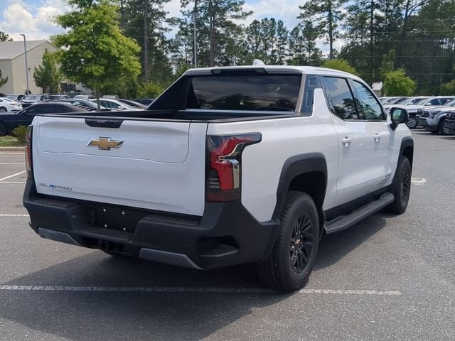 2025 Chevrolet Silverado EV LT - Photo 7