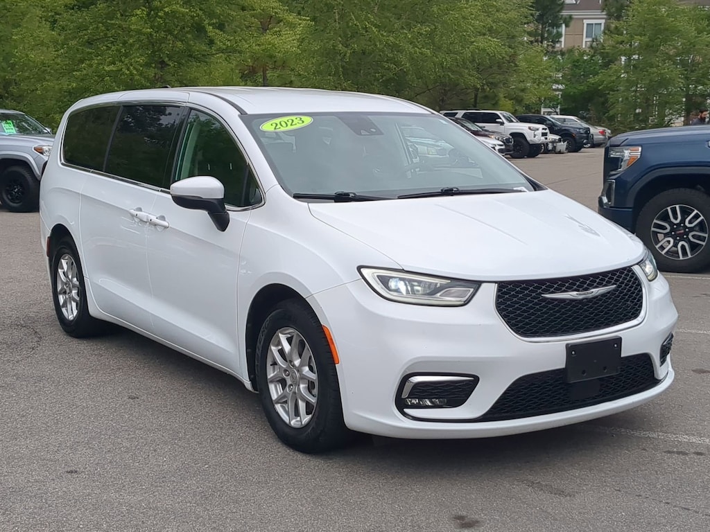 Used 2023 Chrysler Pacifica Touring L Van Passenger Van