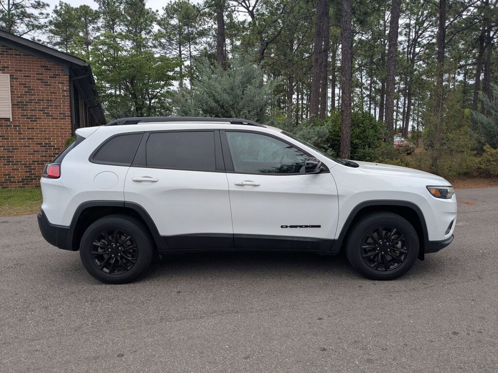 Used 2023 Jeep Cherokee Altitude Lux SUV