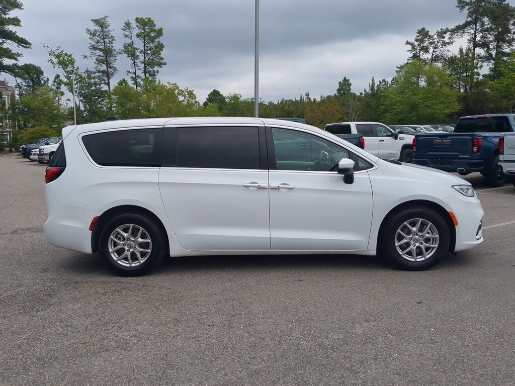 Used 2023 Chrysler Pacifica Touring L Van Passenger Van