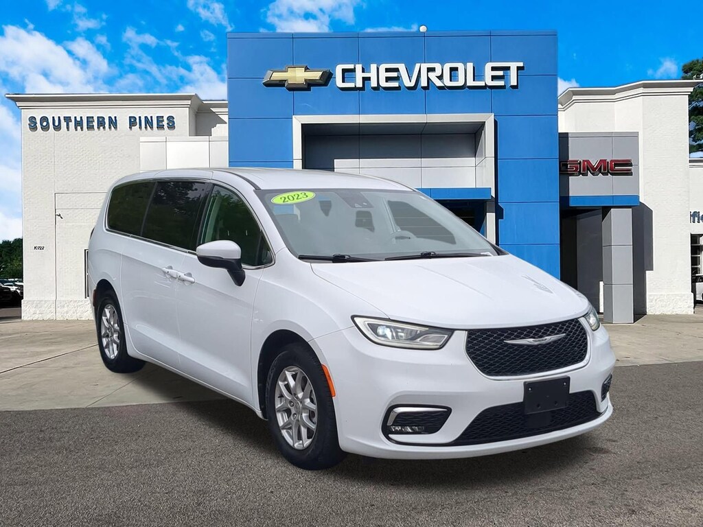 Used 2023 Chrysler Pacifica Touring L Van Passenger Van