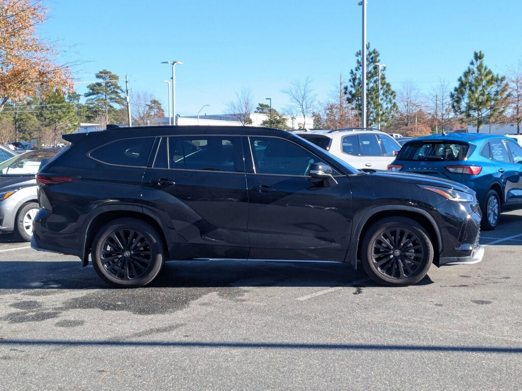 Used 2024 Toyota Highlander LE SUV