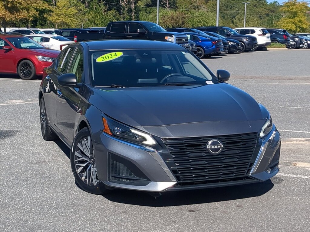 Used 2024 Nissan Altima 2.5 SV Sedan