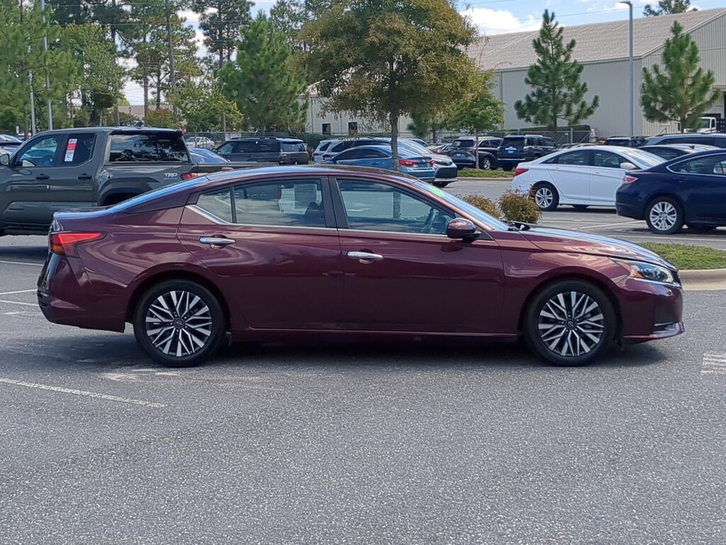 Used 2023 Nissan Altima 2.5 SV Sedan