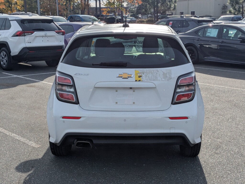 Used 2020 Chevrolet Sonic LT w/1FL Hatchback