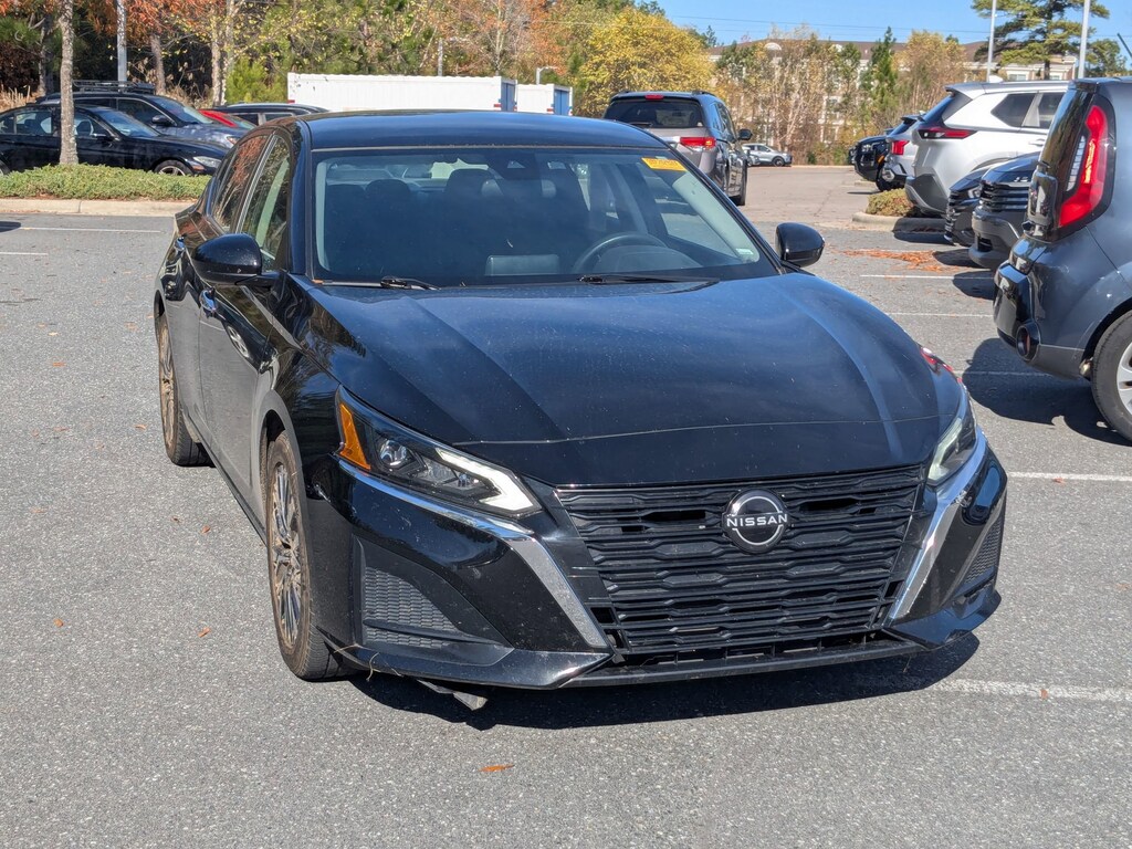 Used 2023 Nissan Altima 2.5 SV Sedan