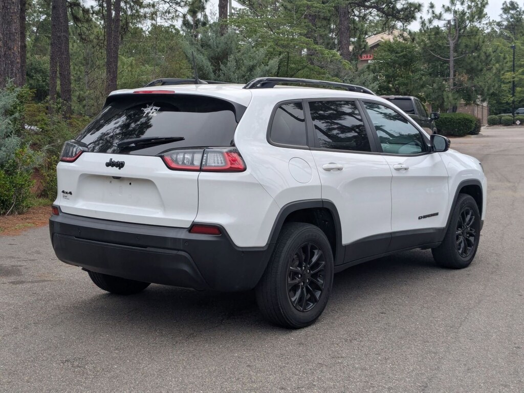 Used 2023 Jeep Cherokee Altitude Lux SUV
