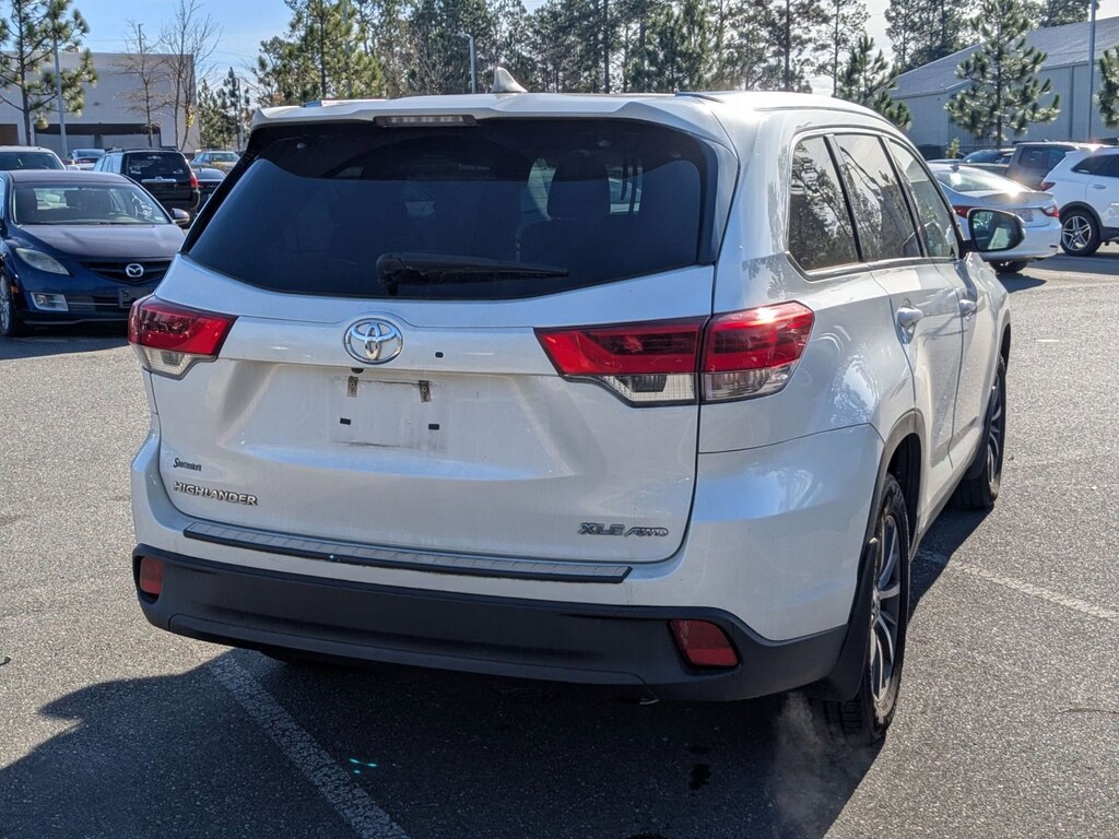Used 2019 Toyota Highlander SE V6 SUV