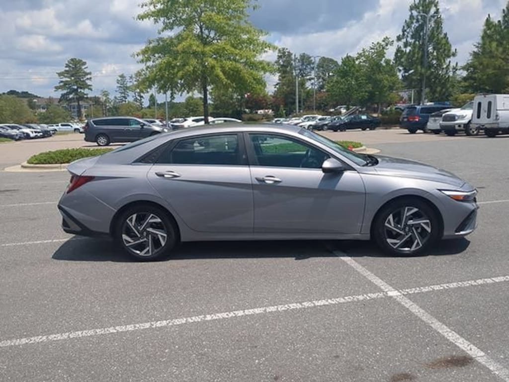 Used 2025 Hyundai Elantra SEL Convenience Sedan