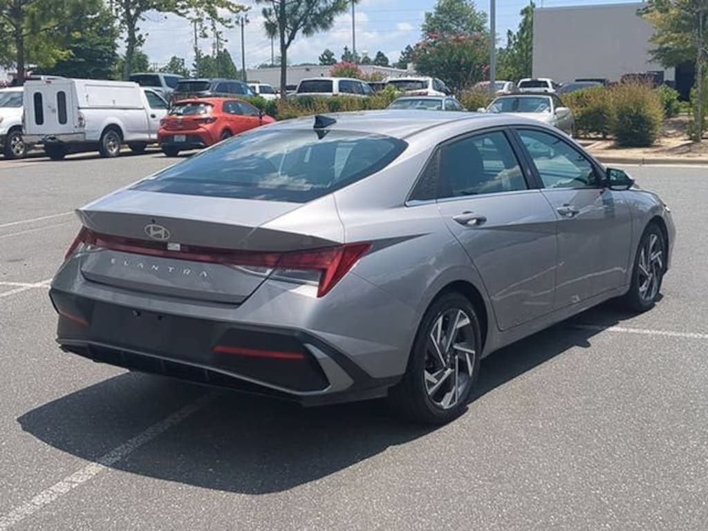 Used 2025 Hyundai Elantra SEL Convenience Sedan