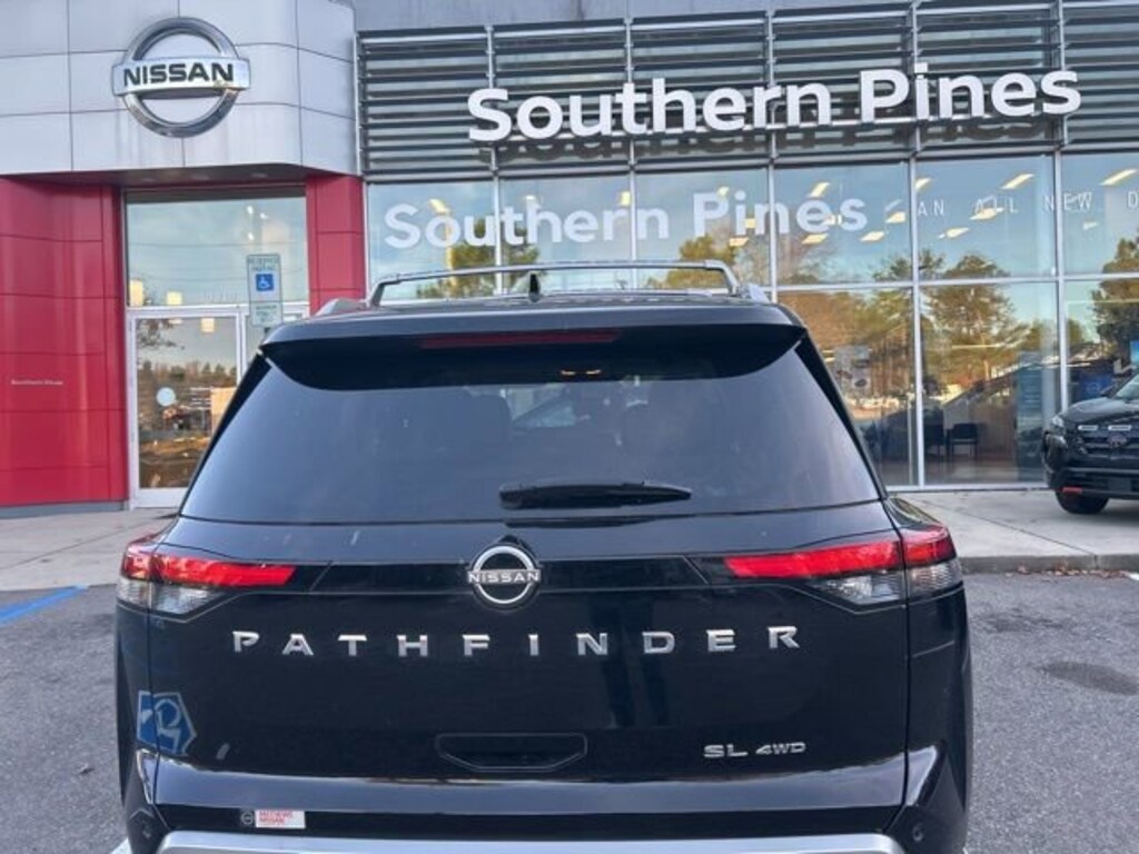Used 2022 Nissan Pathfinder SL SUV