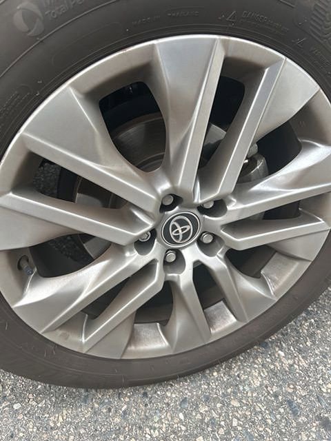 2023 Toyota RAV4 XLE Premium photo 3
