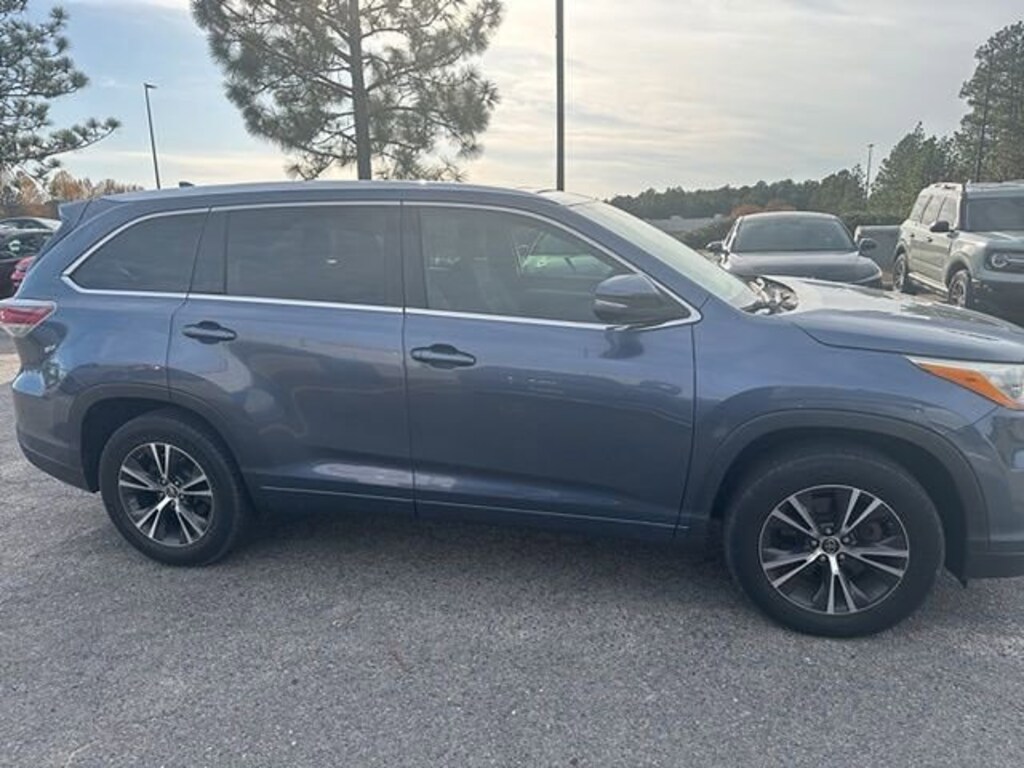 Used 2016 Toyota Highlander XLE V6 SUV