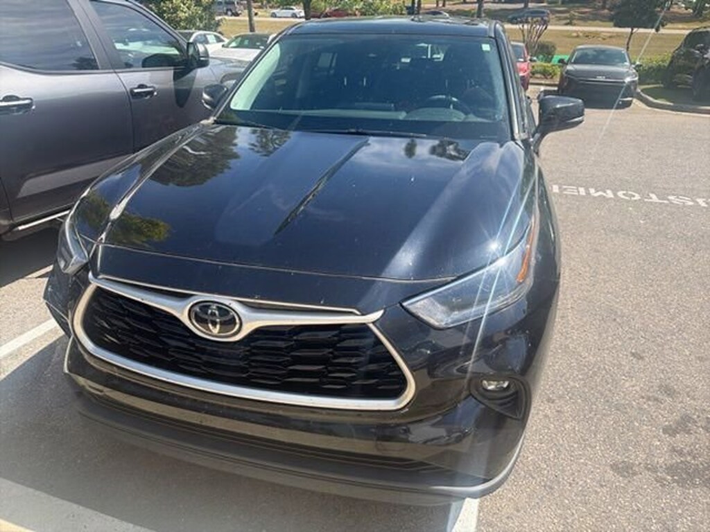 Used 2021 Toyota Highlander LE SUV
