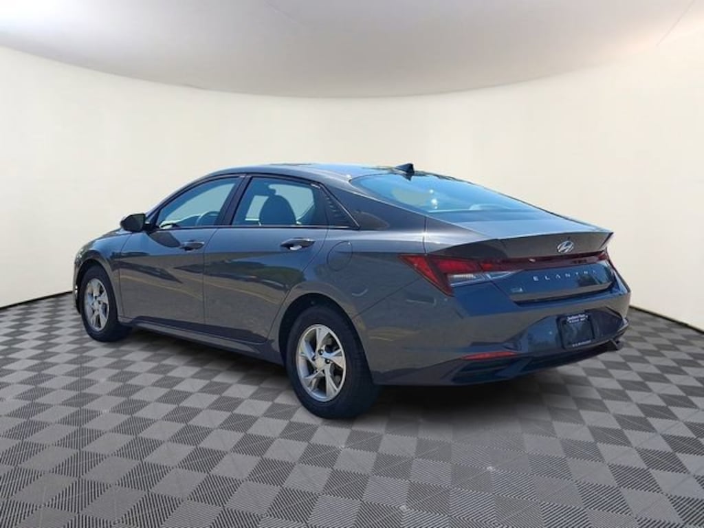 Used 2023 Hyundai Elantra SE Sedan
