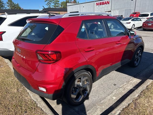 2023 Hyundai Venue Limited photo 3