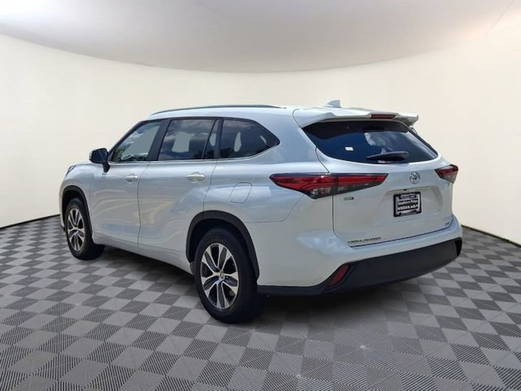 Used 2023 Toyota Highlander XLE SUV