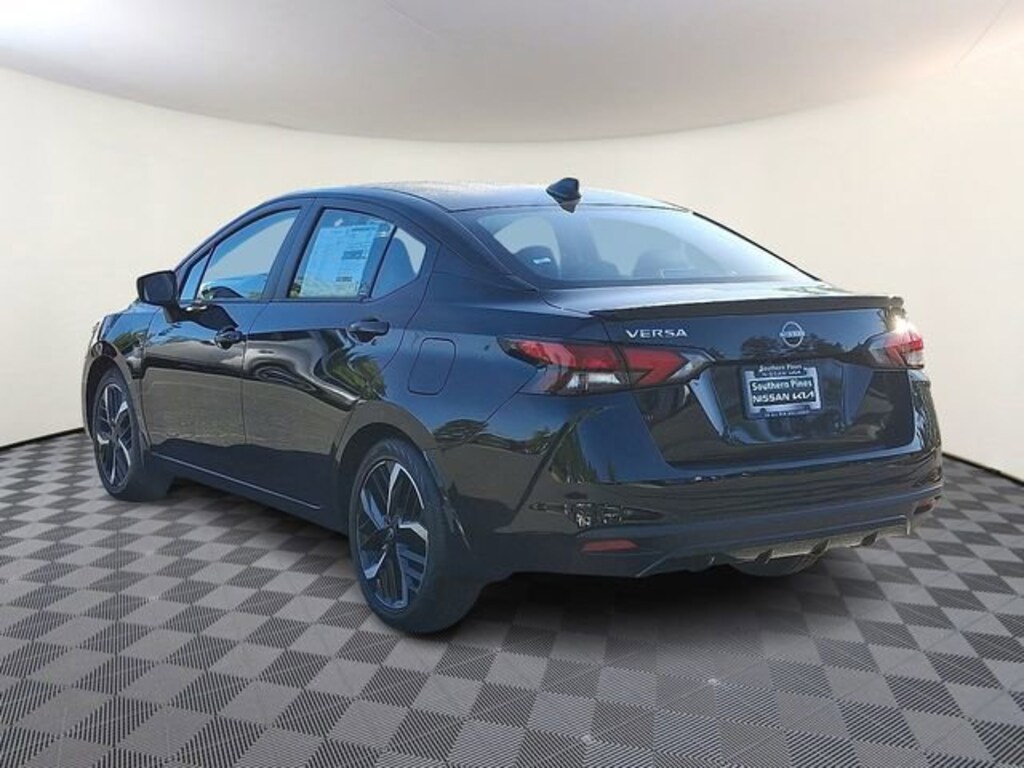 New 2025 Nissan Versa 1.6 SR Sedan
