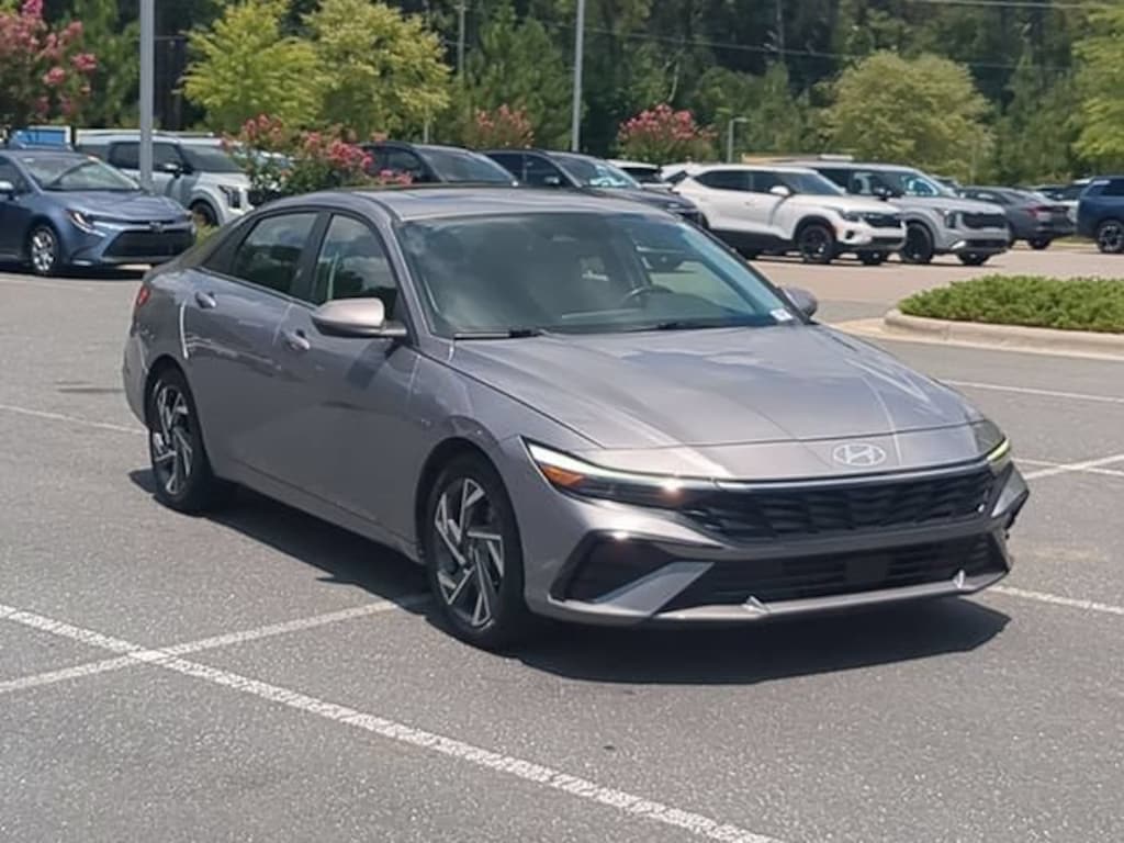 Used 2025 Hyundai Elantra SEL Convenience Sedan