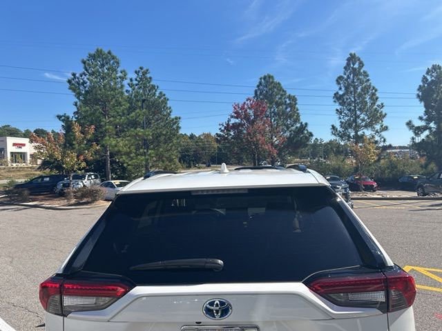 2022 Toyota RAV4 Hybrid XLE photo 4