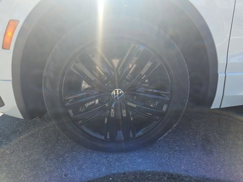 Used 2022 Volkswagen Tiguan 2.0T SE R-Line Black SUV