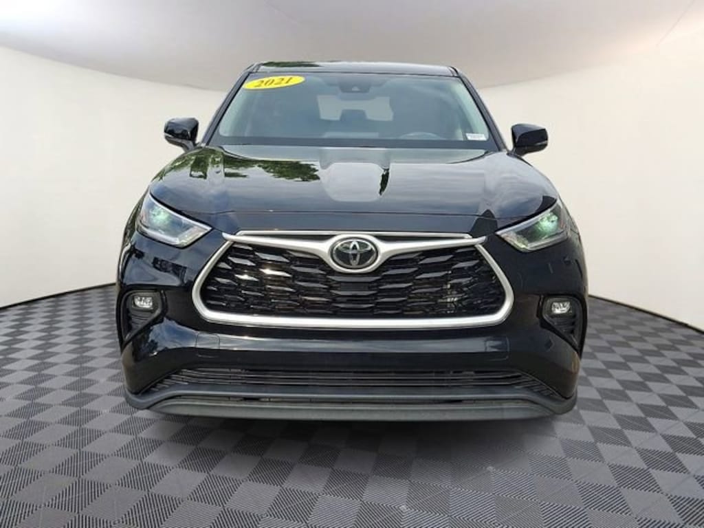 Used 2021 Toyota Highlander LE SUV