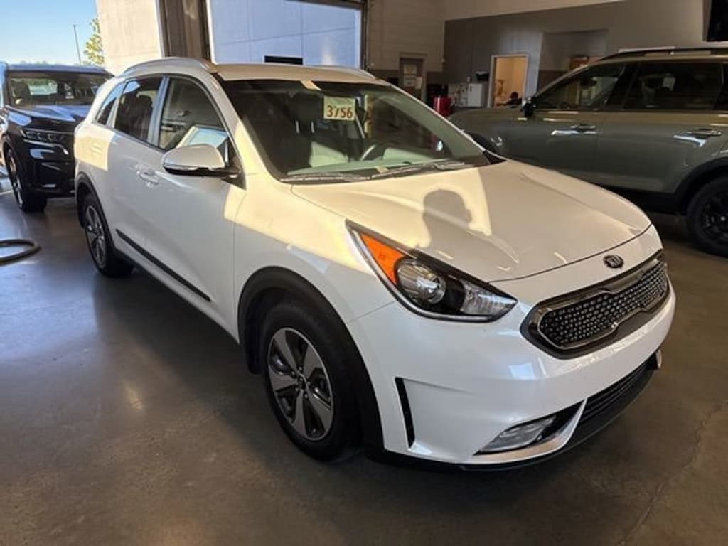 Used 2017 Kia Niro EX SUV