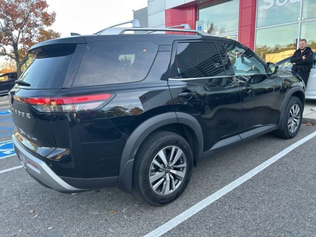 Used 2022 Nissan Pathfinder SL SUV