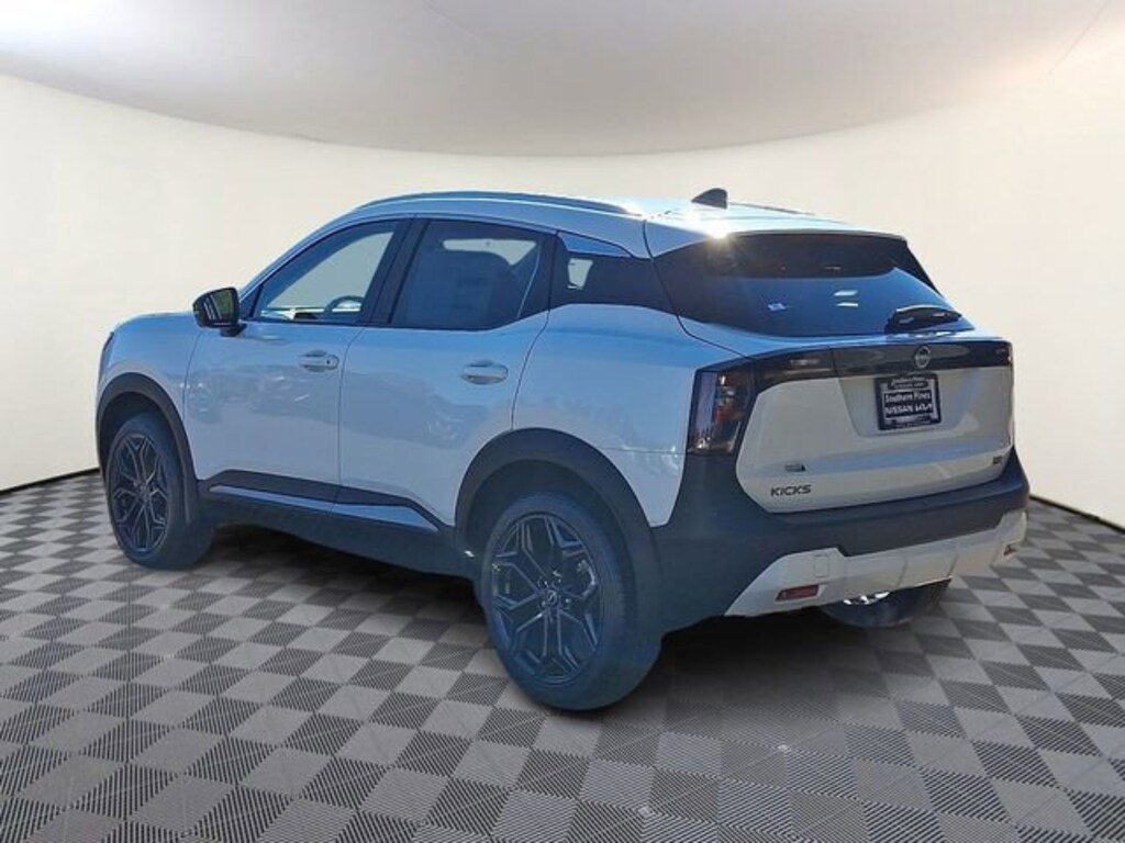New 2026 Nissan Kicks SR SUV