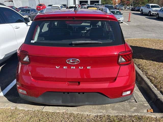 2023 Hyundai Venue Limited photo 4