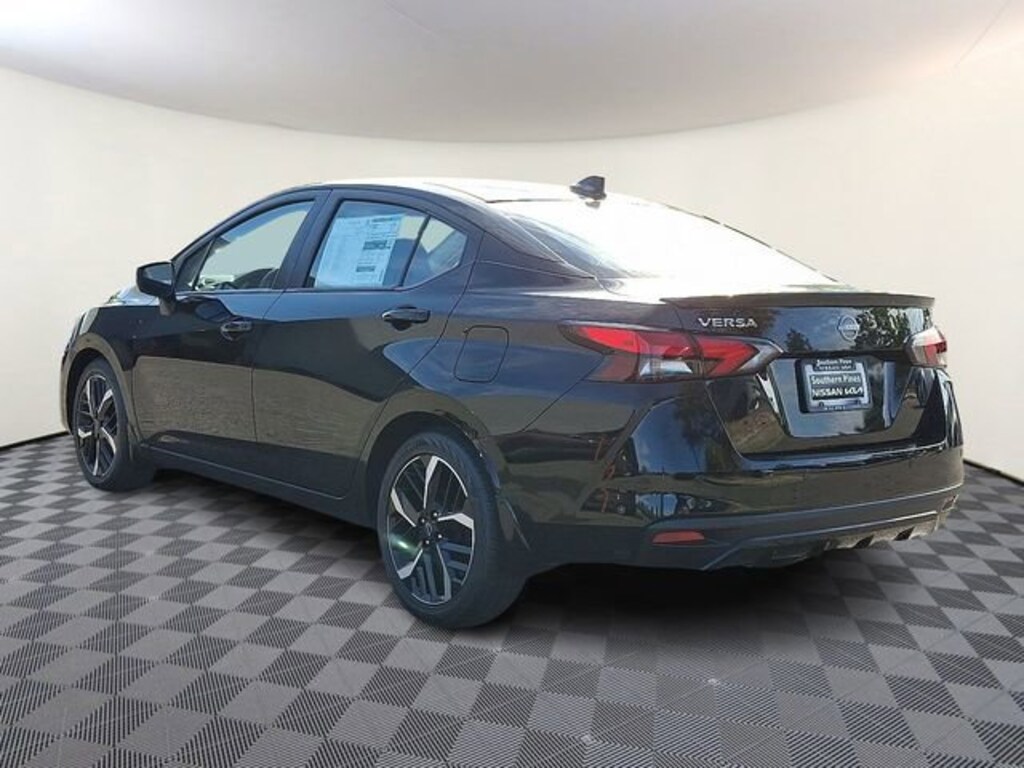 New 2025 Nissan Versa 1.6 SR Sedan