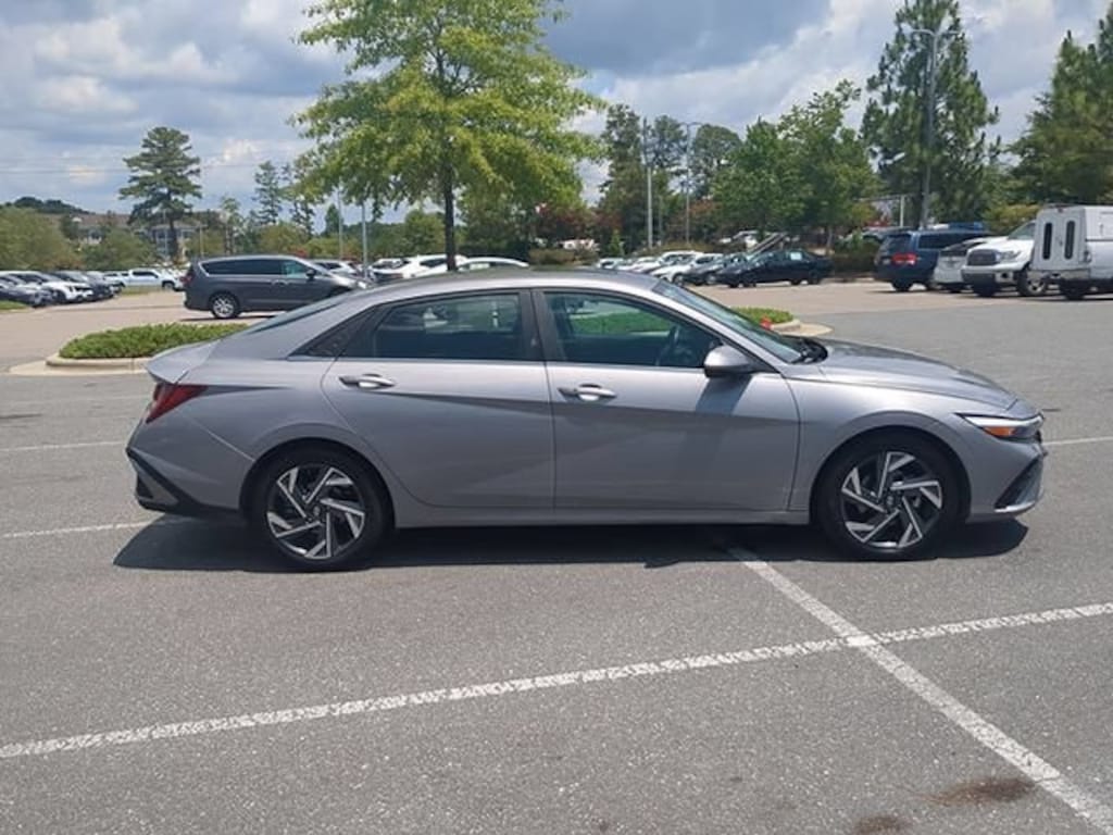 Used 2025 Hyundai Elantra SEL Convenience Sedan