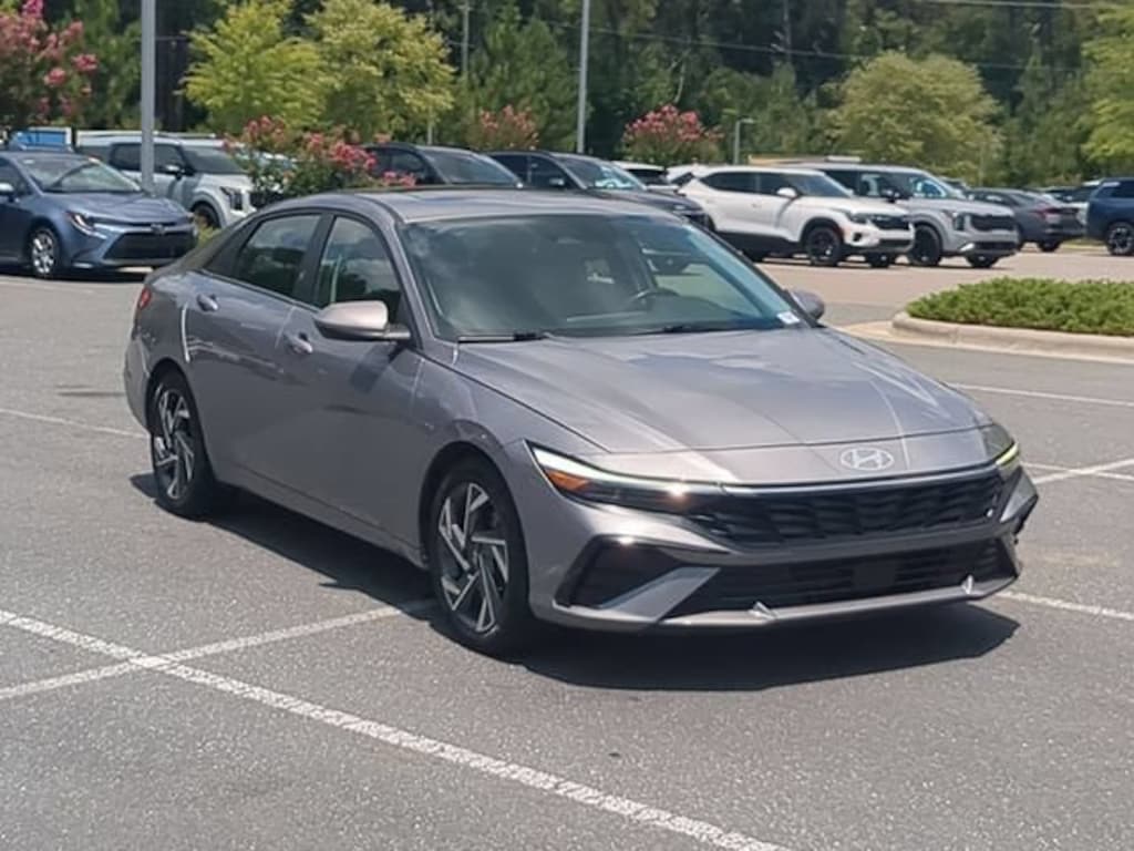 Used 2025 Hyundai Elantra SEL Convenience Sedan